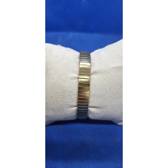 Ladies Timex Indiglo round gold tone easy reader date flex band analog watch - Picture 2 of 6